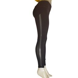 VICTORIA'S SECRET SPORT Knockout Black Leggings with Mesh Sides Size Small